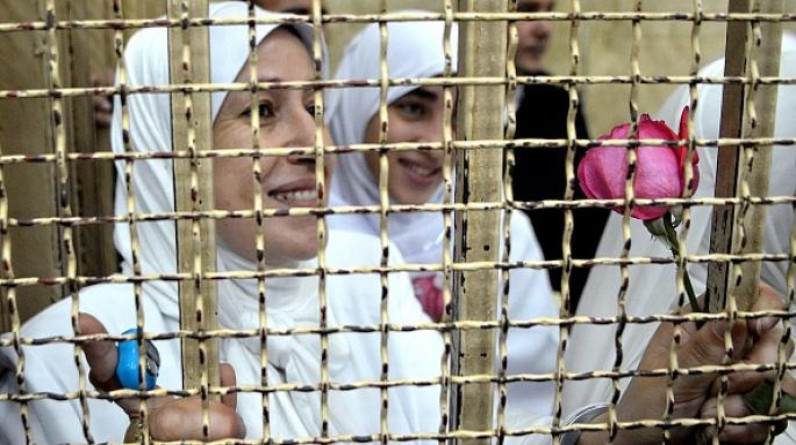 أحزاب ومنظمات مصرية تدعو لجنة "الحوار الوطني" للإفراج عن السجينات السياسيات